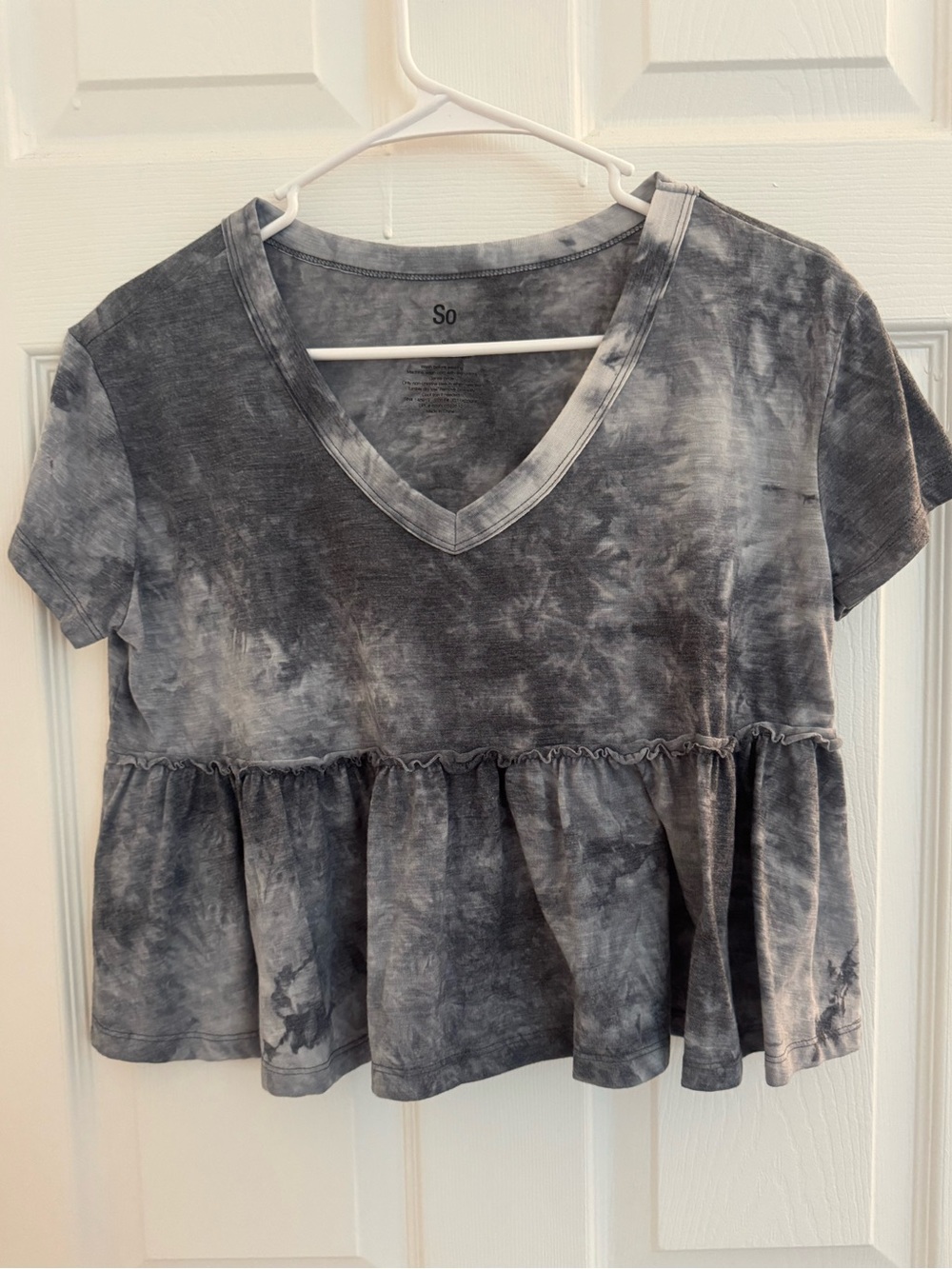 So Women's Charcoal Tie-Dye V-Neck Peplum Top